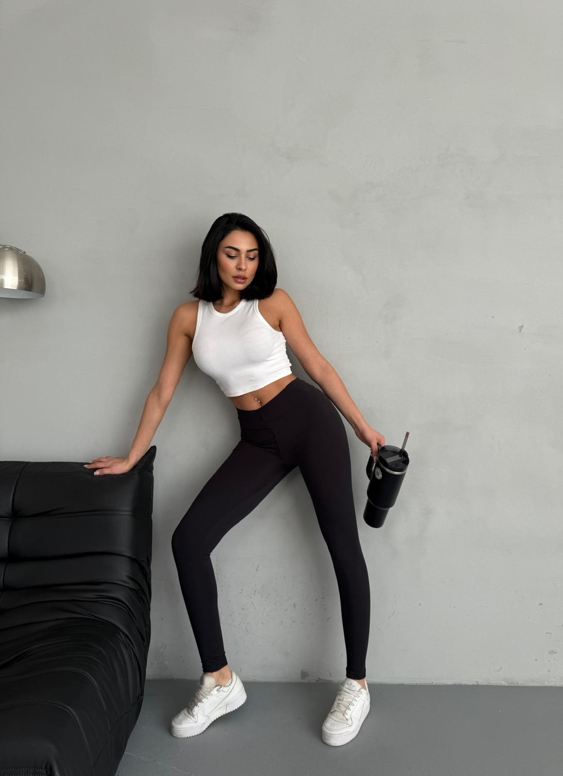 Siyah Yüksek Bel Tayt – Kendini Her Adımda Güçlü Hisset