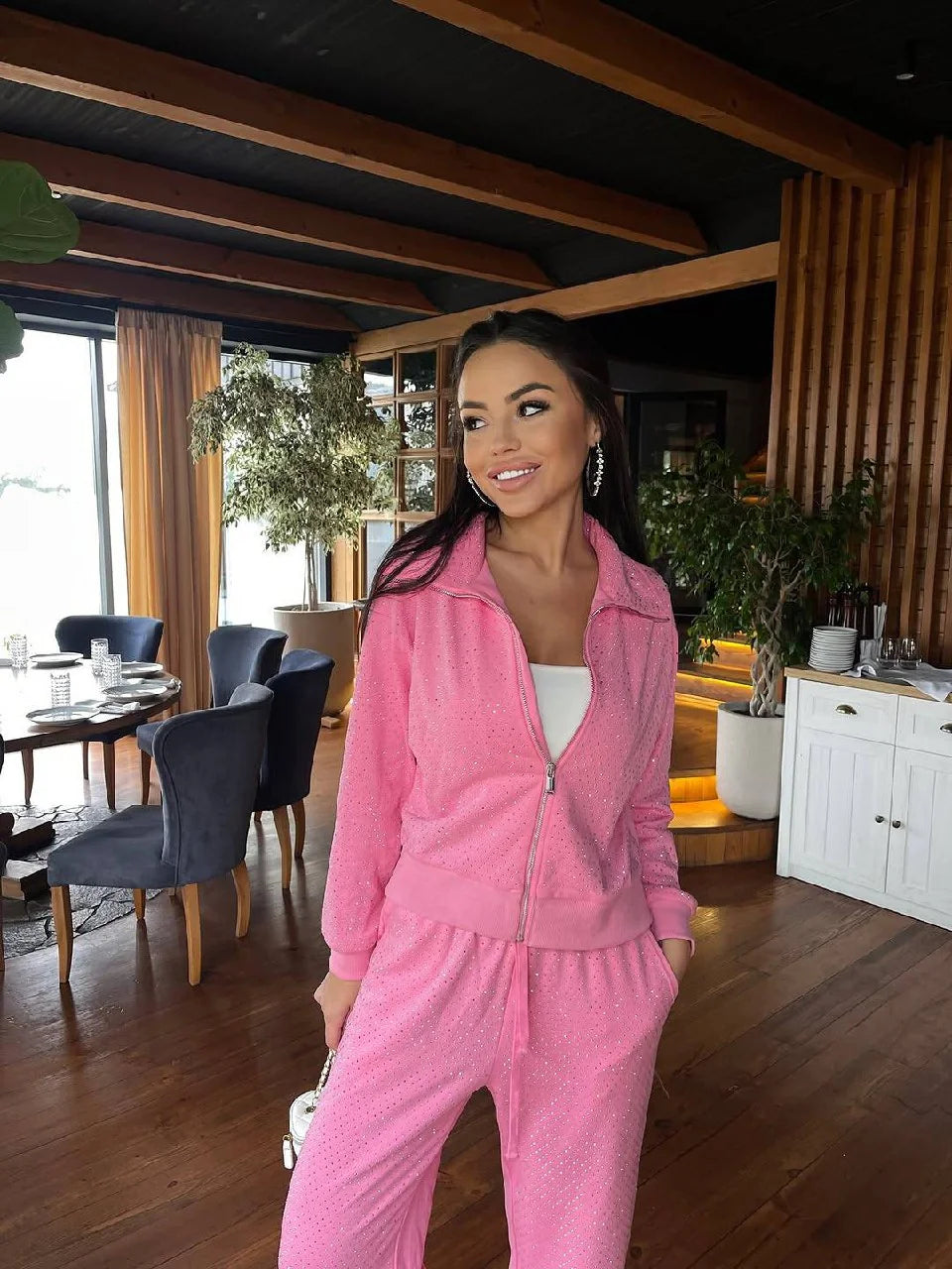 Taşlı Eşofman Takım – Işıltı ve Konforun Mükemmel Uyumu