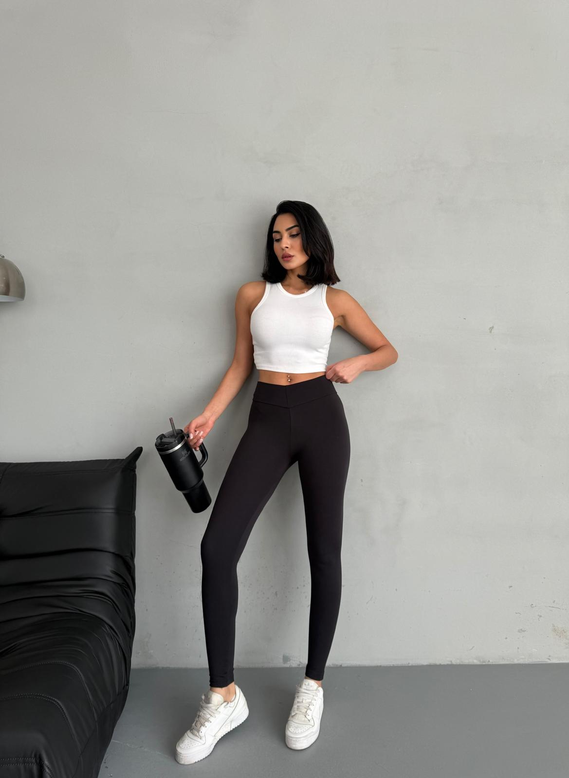 Siyah Yüksek Bel Tayt – Kendini Her Adımda Güçlü Hisset